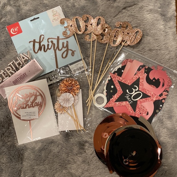 Thirty Party Pack - preowned. - Picture 10 of 10